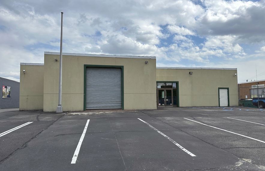 More Photos Of 220 Broadhollow Rd, Farmingdale Showroom For Sale