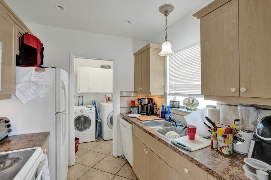 More Photos Of 5706-5708 Lincoln St, Hollywood Multifamily For Sale