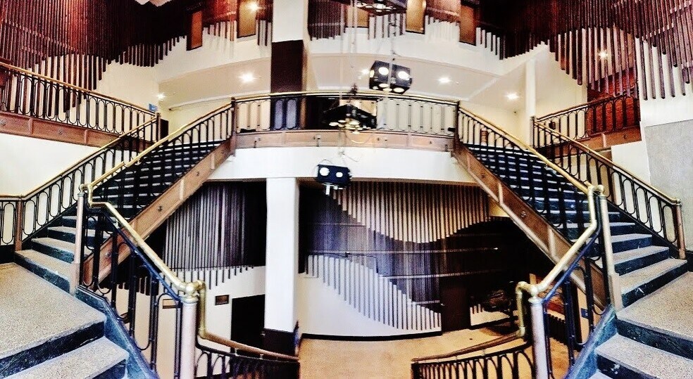 More Photos Of 529 S Broadway, Los Angeles Loft Creative Space For Lease