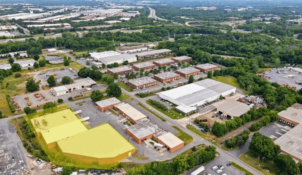 More Photos Of 10901 Carpet St, Charlotte Warehouse For Lease