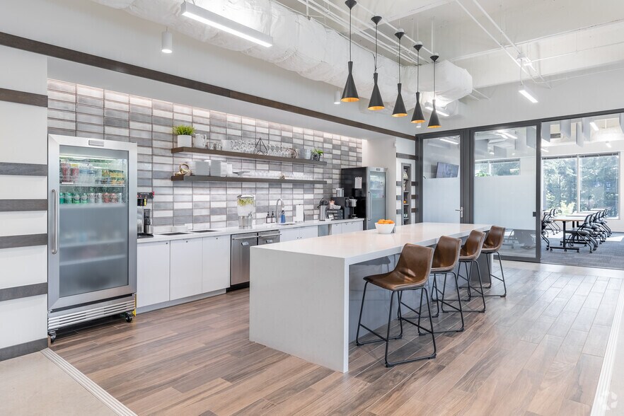 More Photos Of 121 Perimeter Ctr W, Atlanta Coworking Space