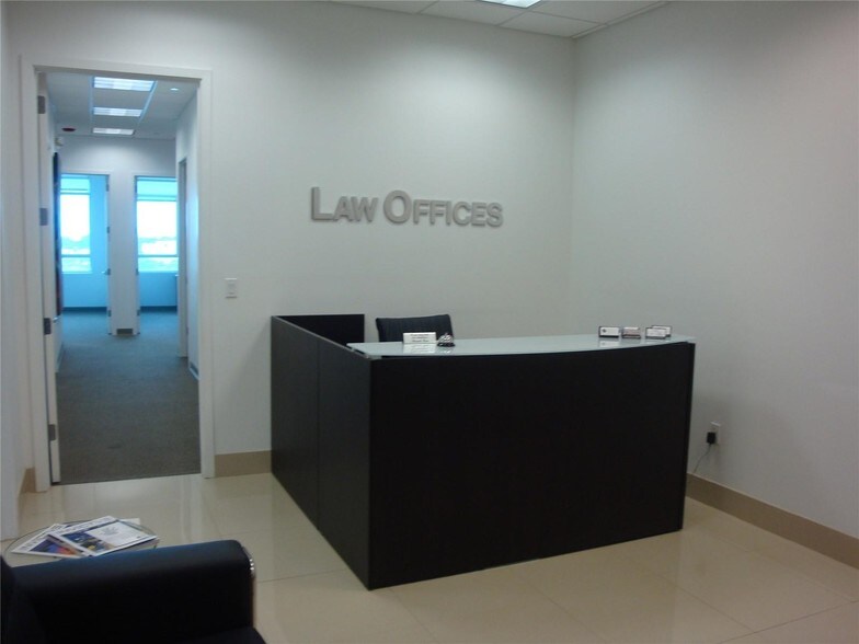 More Photos Of 1801-1837 NE 123rd St, North Miami Coworking Space