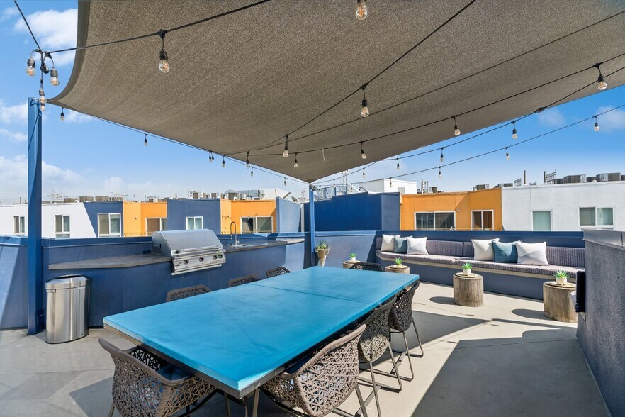 More Photos Of 300 S Santa Fe Ave, Los Angeles Apartments For Lease