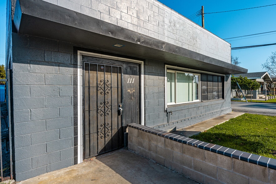 More Photos Of 111 E Wilhelmina St, Anaheim Auto Repair For Lease