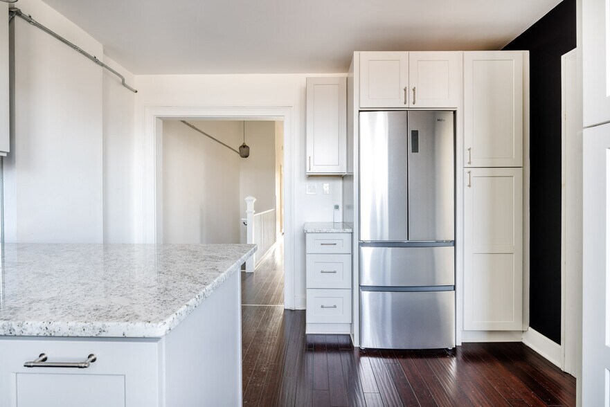 More Photos Of 43 N Front St, Kingston Restaurant For Sale