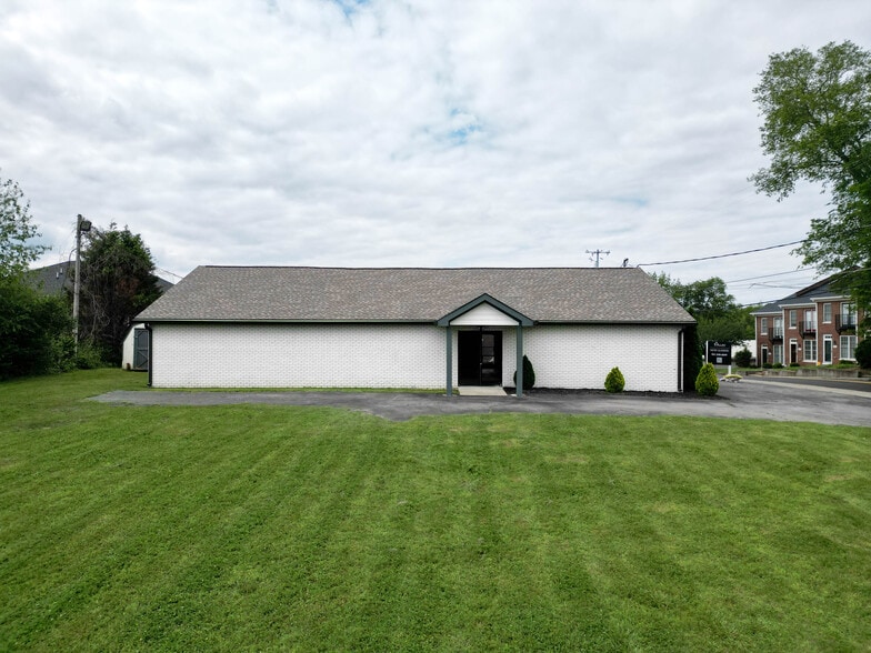 More Photos Of 99 Marion St, Clarksville Freestanding For Lease