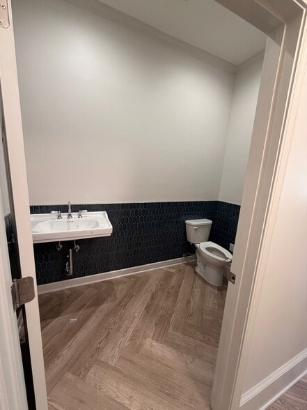 More Photos Of 24-26 Milton Ave, Alpharetta Storefront Retail Office For Lease