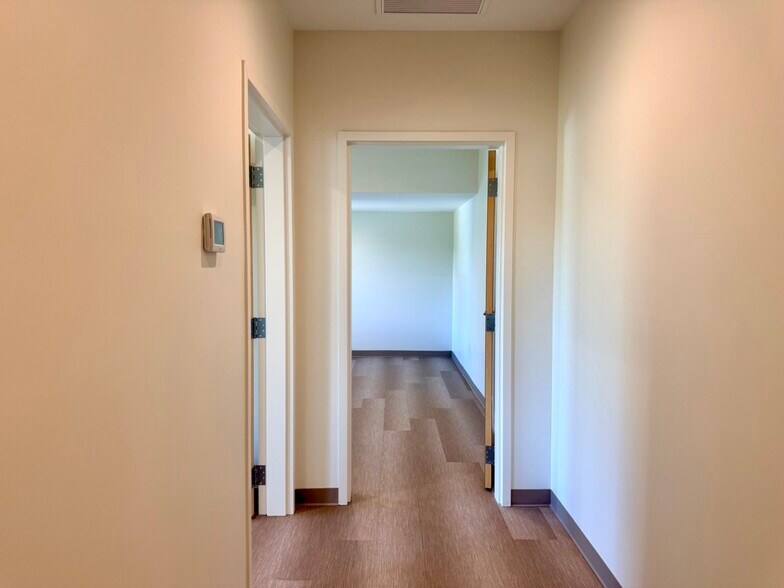 More Photos Of 814 Johnnie Dodds Blvd, Mount Pleasant Medical For Lease