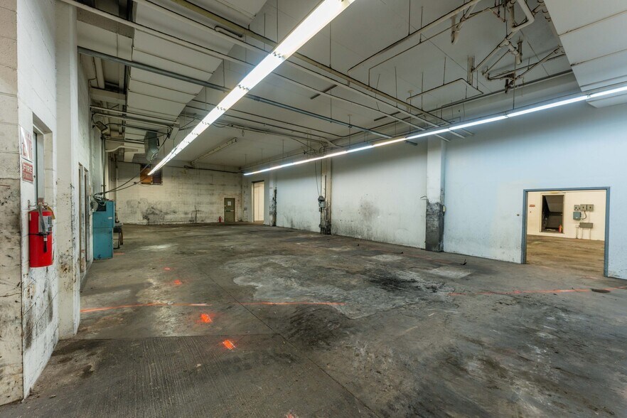 More Photos Of 917 Kokea St, Honolulu Office For Lease