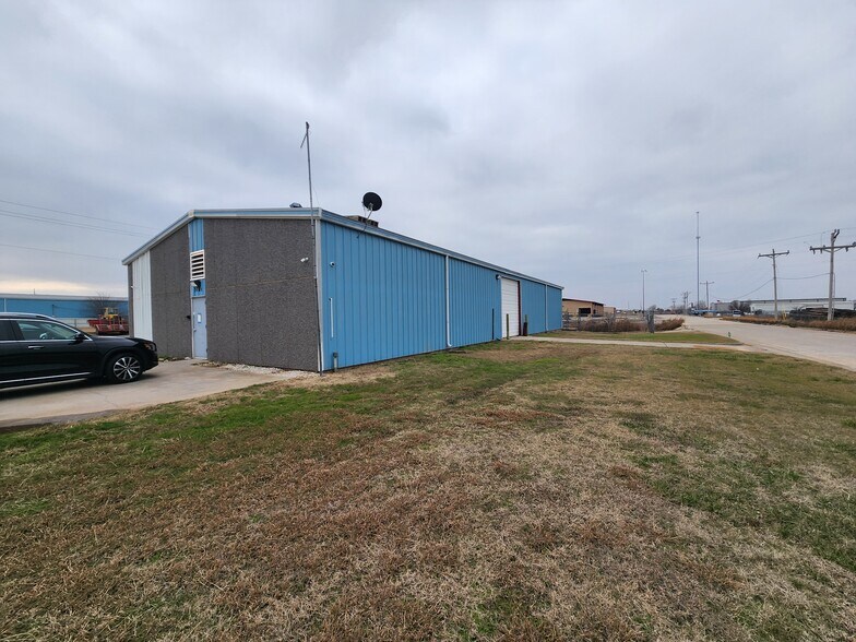 Primary Photo Of 3600 Valley Park Dr, El Reno Light Distribution For Lease