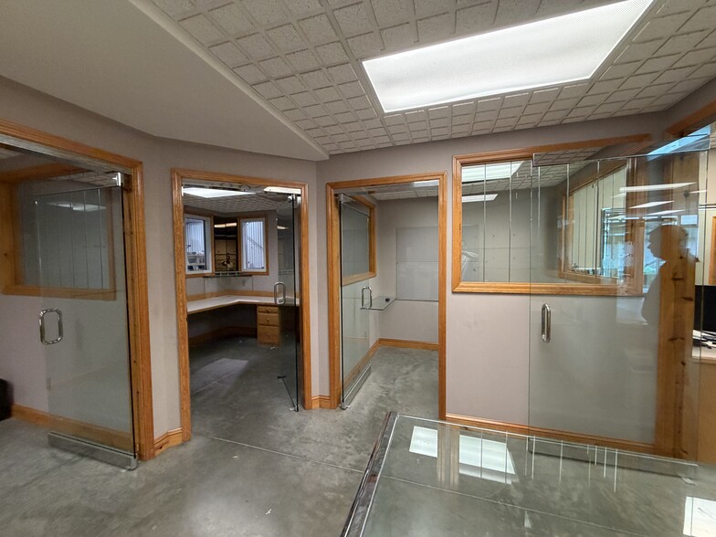 More Photos Of 6601 Royal St, Pleasant Valley Warehouse For Sale