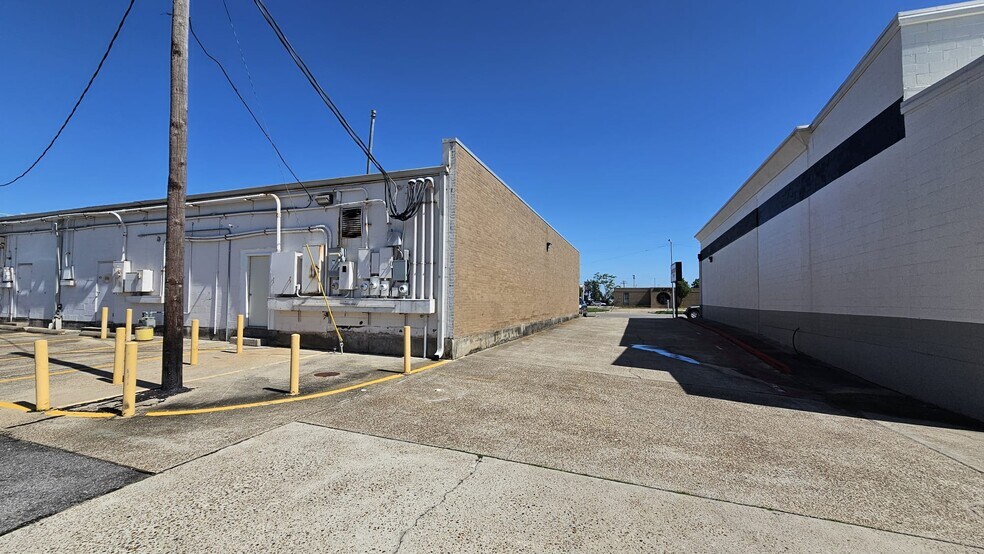 More Photos Of 3305 Palmer Hwy, Texas City Storefront For Lease