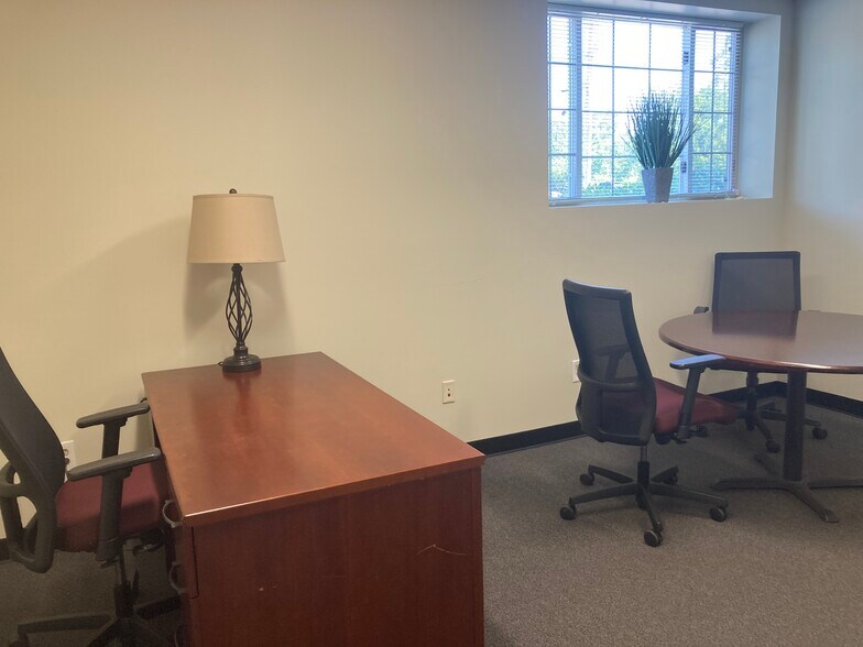 More Photos Of 19 Batchelder Rd, Seabrook Office Residential For Lease