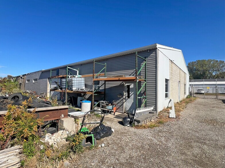 More Photos Of 2010 Schaper Ave, Erie Warehouse For Sale
