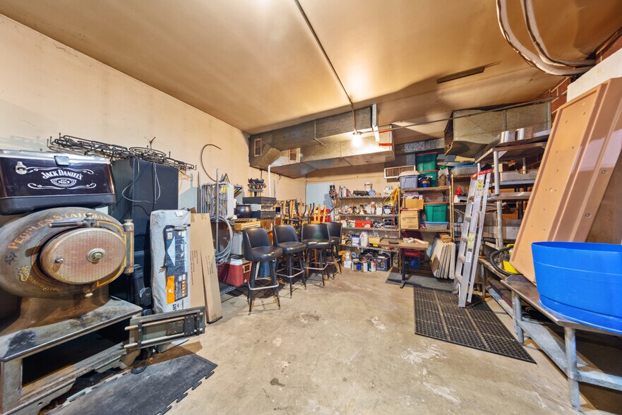 More Photos Of 209 N 5th Ave E, Truman Freestanding For Sale