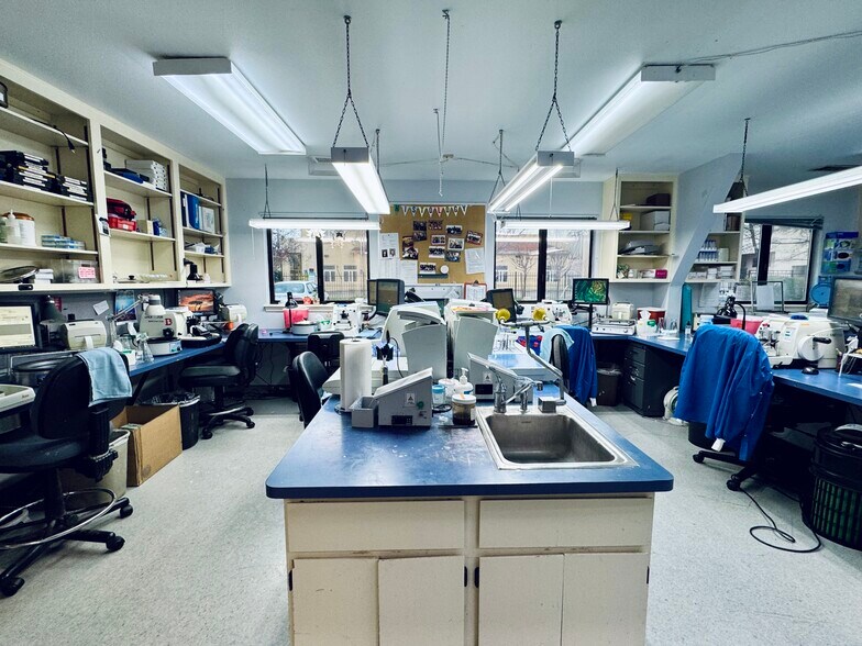 More Photos Of 2036 Railroad Ave, Redding Office For Sale