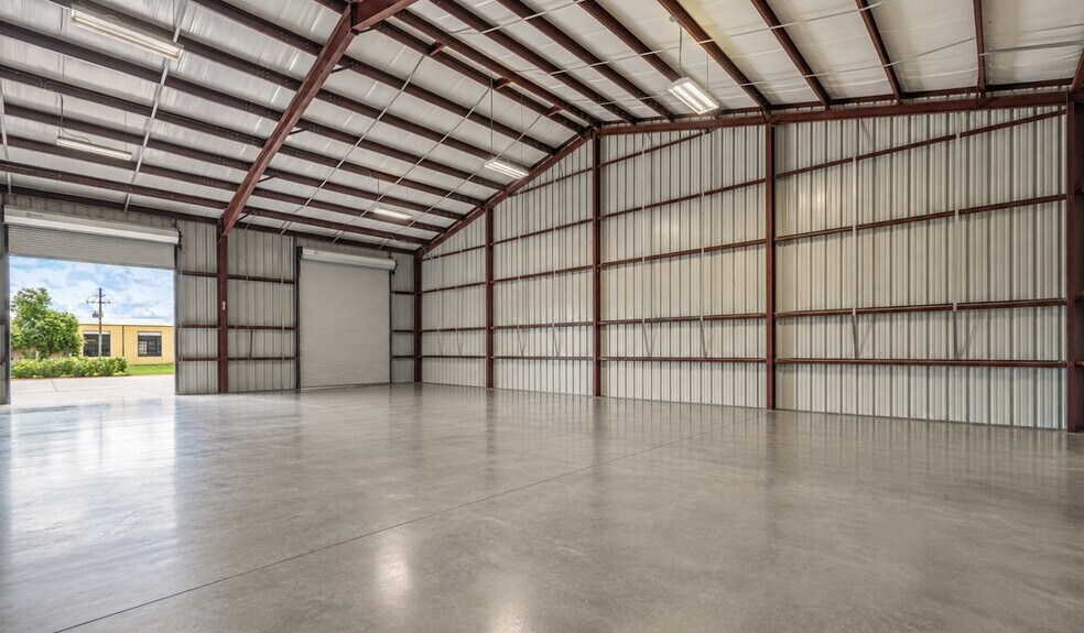 More Photos Of 8601 Fawn Trl, Conroe Warehouse For Sale