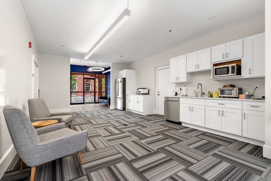 More Photos Of 5-15 Derby Sq, Salem Office For Lease