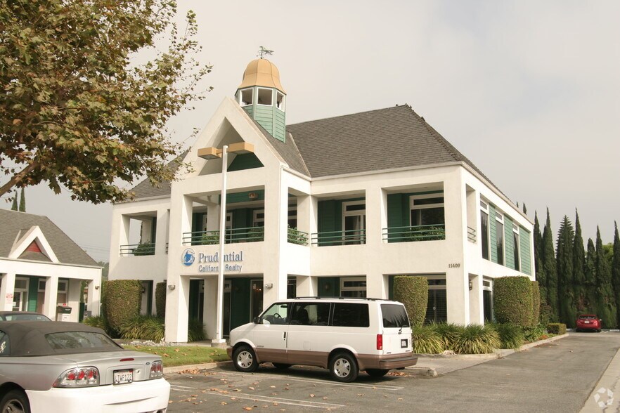 More Photos Of 11401-11421 Carson St, Lakewood Unknown For Lease