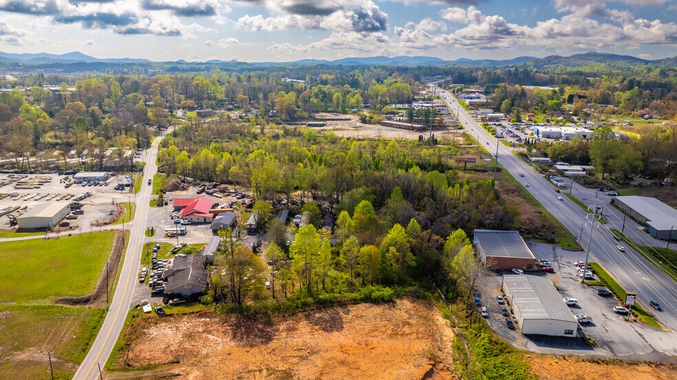 More Photos Of 1611 Old Spartanburg rd, Hendersonville Flex For Sale