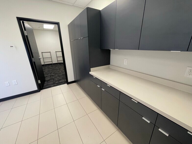 More Photos Of 2700 Farmington Ave, Farmington Office For Sale