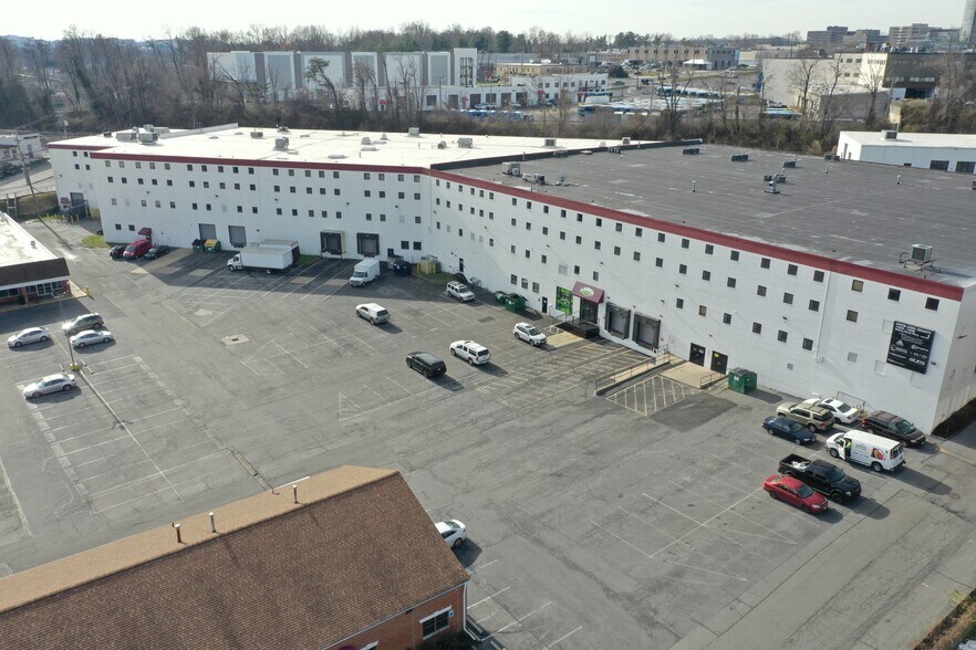 More Photos Of 4930-4990 Boiling Brook Pky, Rockville Warehouse For Lease