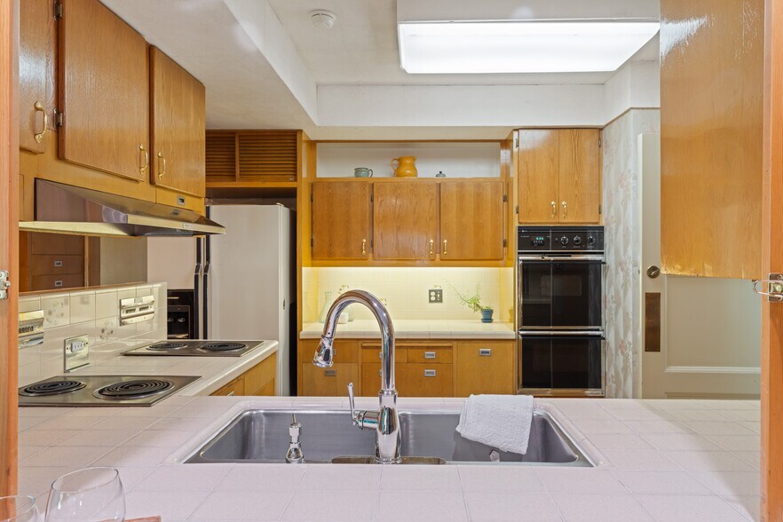 More Photos Of 1001 Cherry Heights Rd, The Dalles Flex For Sale