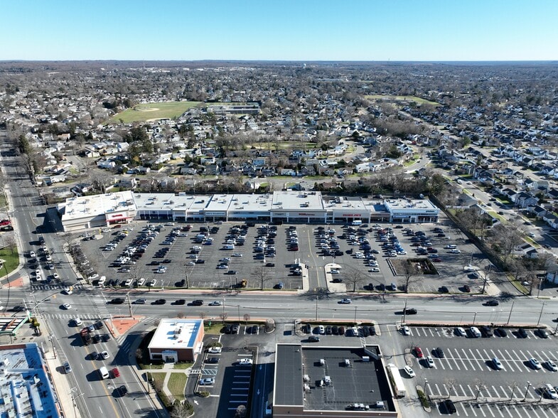 More Photos Of 401-419 S Oyster Bay Rd, Plainview Unknown For Lease