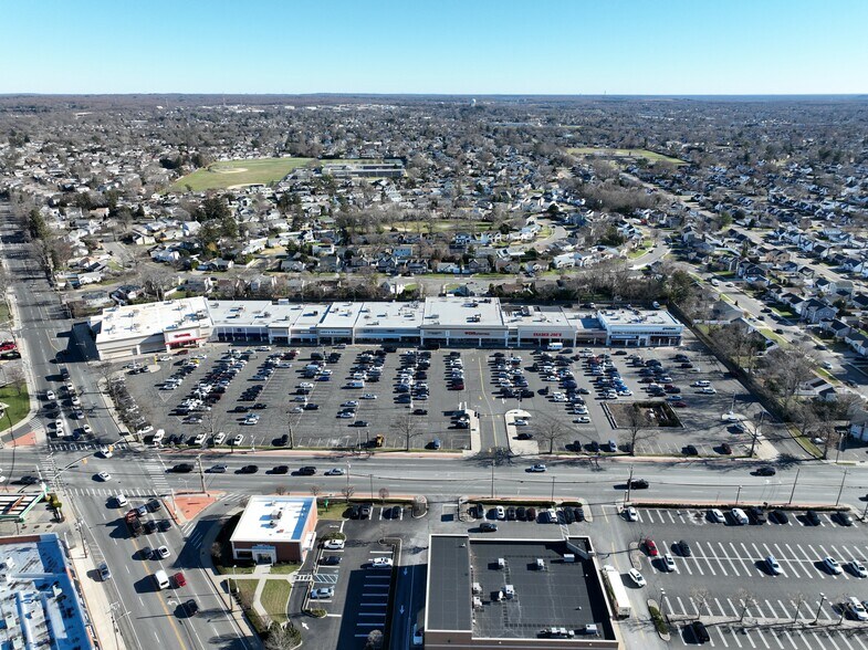 More Photos Of 401-419 S Oyster Bay Rd, Plainview Unknown For Lease