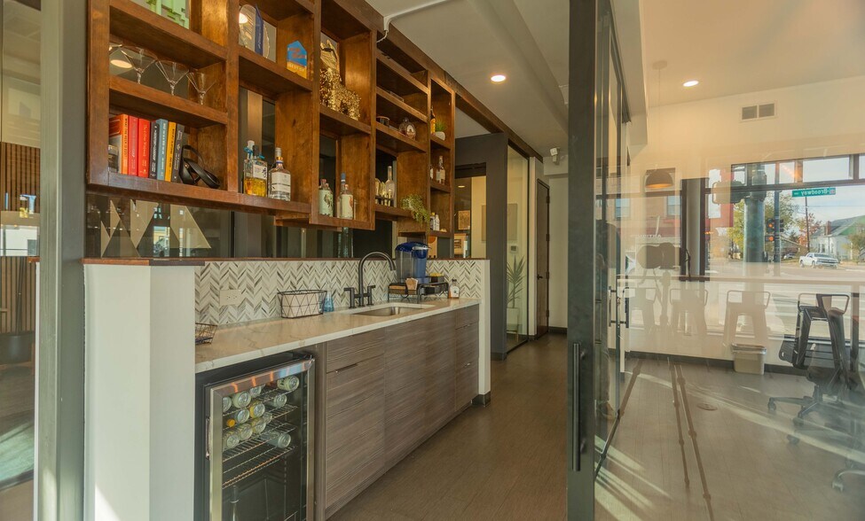 More Photos Of 1401 S Broadway, Denver General Retail For Sale