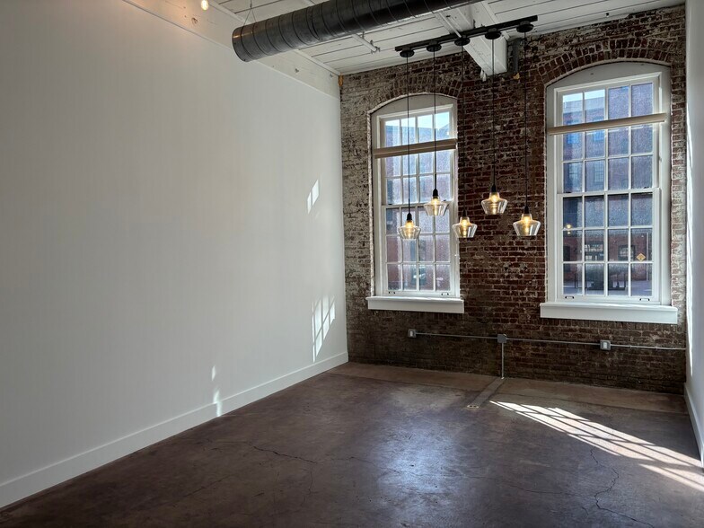 More Photos Of 1262 Simon Blvd, Easton Specialty For Sale