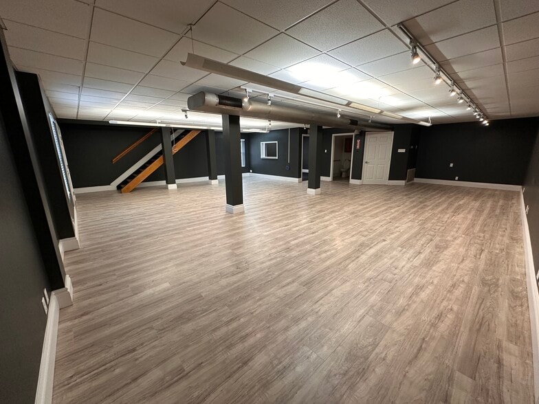 More Photos Of 9743 Cobb St, San Antonio Warehouse For Sale