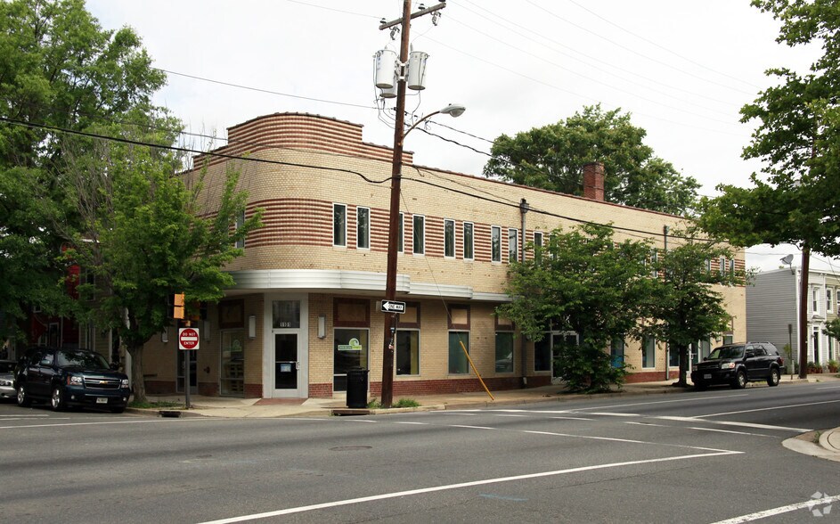 Primary Photo Of 300 N Henry St, Alexandria Storefront For Lease