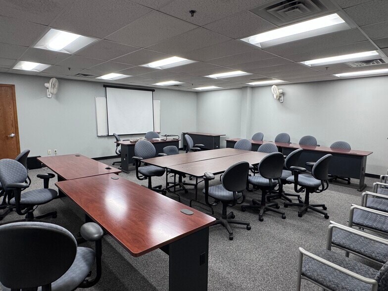 More Photos Of 510 N Pearl St, Macomb Industrial For Sale