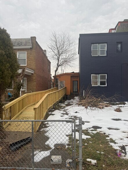 More Photos Of 2449 Shirley Ave, Baltimore Flex For Sale