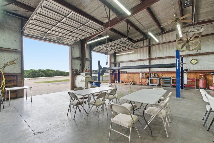 More Photos Of 10901 Jacksboro Hwy, Fort Worth Warehouse For Sale