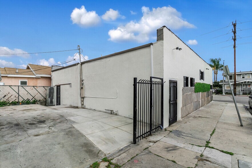 More Photos Of 8129 San Pedro St, Los Angeles Storefront For Sale