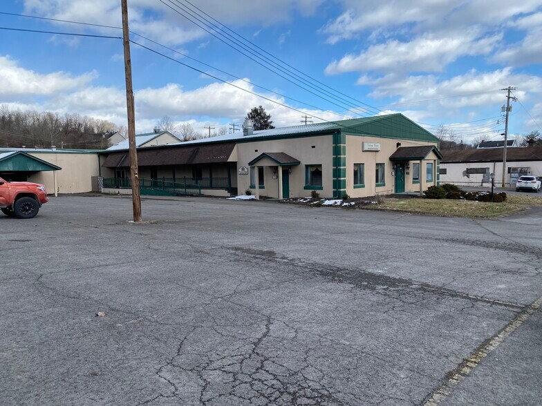 Primary Photo Of 1825 Locust Ave, Fairmont Restaurant For Sale