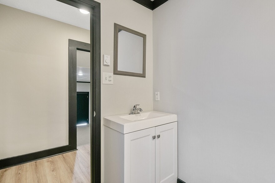 More Photos Of 1500 Gillespie St, Fayetteville Office For Sale
