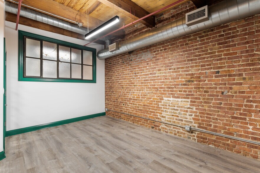 More Photos Of 414 N Carpenter St, Chicago Unknown For Lease