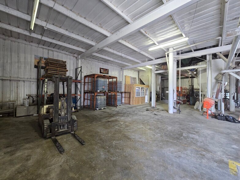 More Photos Of 10199 S Wayne Rd, Warren Showroom For Sale