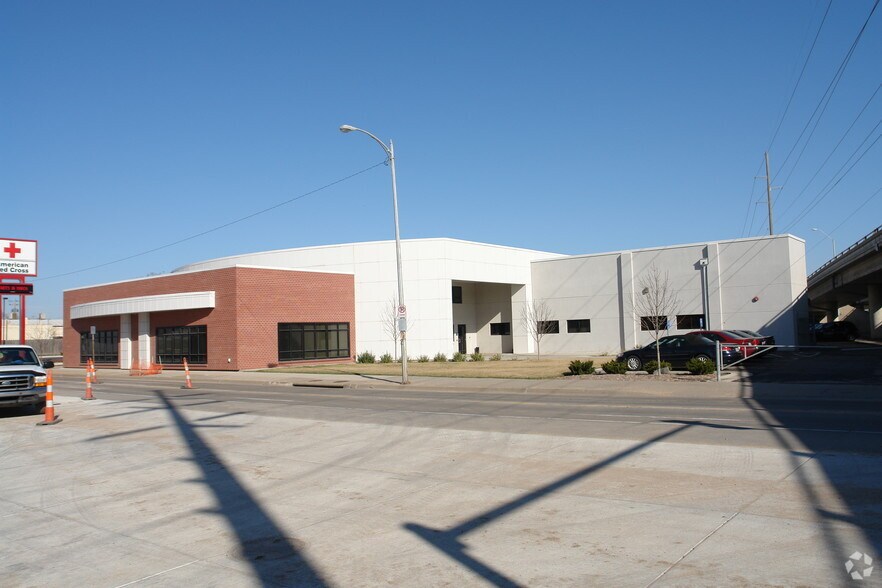 More Photos Of 1900 E Douglas Ave, Wichita Office For Lease