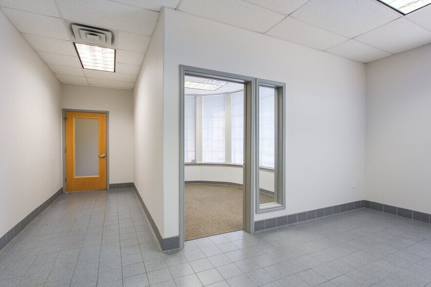 More Photos Of 1921 Corporate Dr, San Marcos Office For Lease