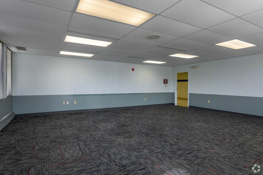 More Photos Of 35350 Curtis Blvd, Eastlake Medical For Lease