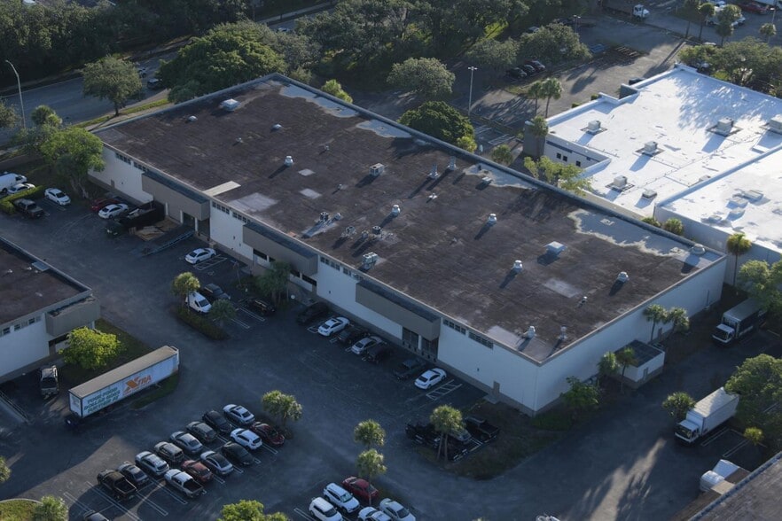 More Photos Of 5800 Miami Lakes Dr, Miami Lakes Warehouse For Lease