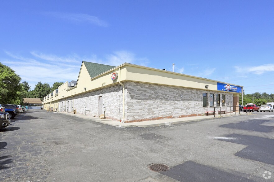 More Photos Of 6017 Rochester Rd, Troy Storefront For Sale