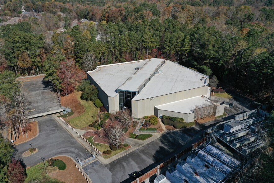 More Photos Of 40 Perimeter Ctr E, Atlanta Industrial For Lease