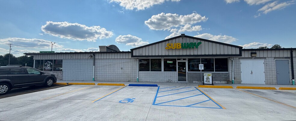 More Photos Of 800-836 W Bellevue St, Leslie Unknown For Lease