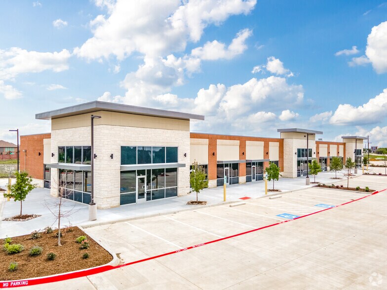 More Photos Of 2401 Little Elm Pkwy, Little Elm General Retail For Lease