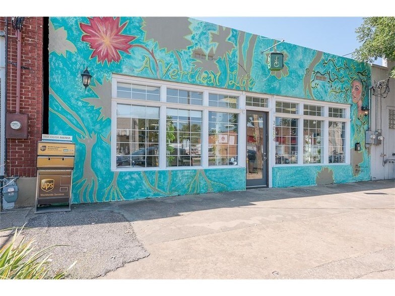 More Photos Of 3014 Commerce St, Dallas General Retail For Lease